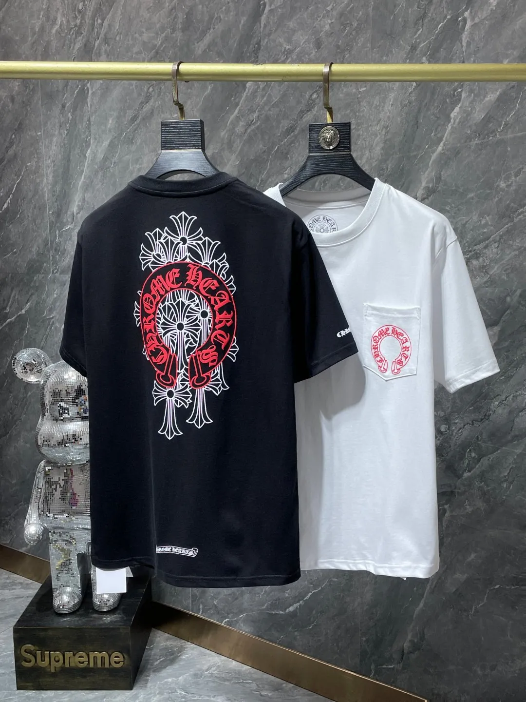 P140 ✨New arrival✨ Chrome Hearts 25ss High gram weight environmentally friendly high-quality top fabric 260g~270g Chrome classic phantom cross group red horseshoe short sleeves Imported environmentally friendly glue printing and dyeing Counter synchronization 1:1 replica version 🌈Recommended colors: black white pink 🌈 Size: S, M, L, XL